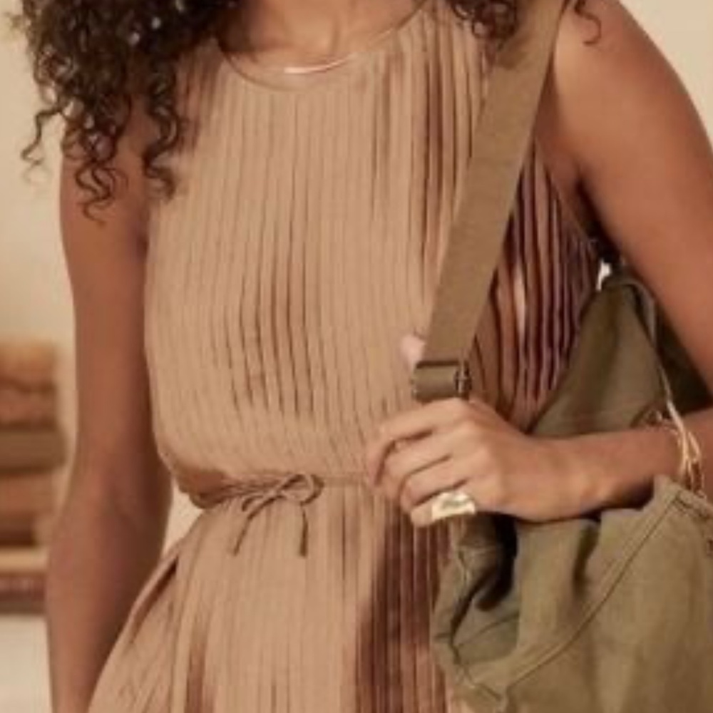 Banana republic satin pleated top XXS